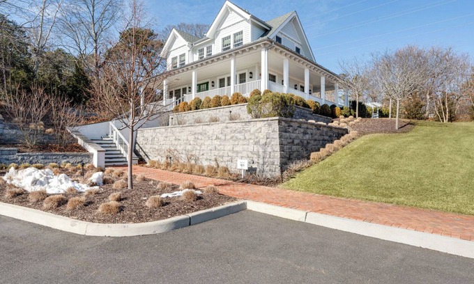 Hampton Bays Hotel | Charming, Stand-alone, 2-Story, Garden Cottage at Historic Canoe Place Inn