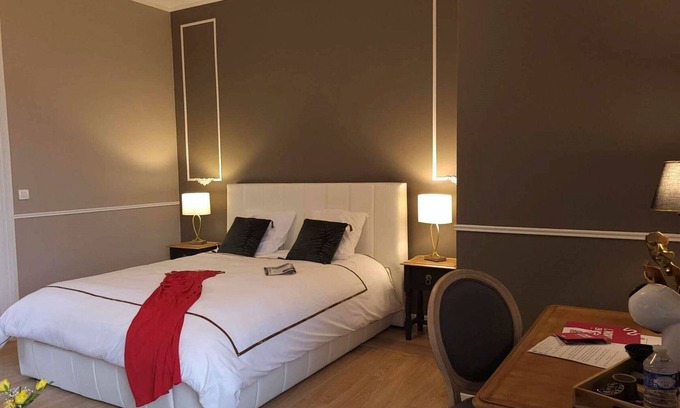 Cluis Bed & Breakfast | Charming Stay at Castle with Breakfast and Parking