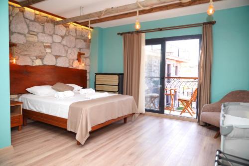 Ayvalik Bed & Breakfast | Charming Stone Studio with Balcony & Breakfast-8