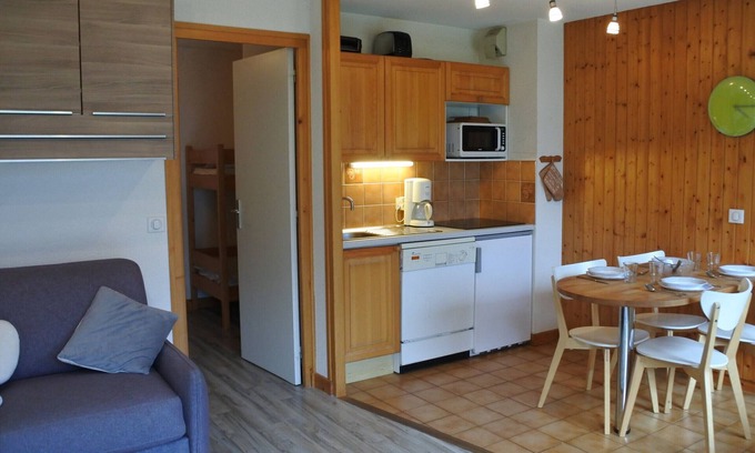 Morzine Apartment | Charming Studio at the Foot of Pleney Slopes, Morzine - Sleeps 4 - Balcony, Parking, Ski Locker