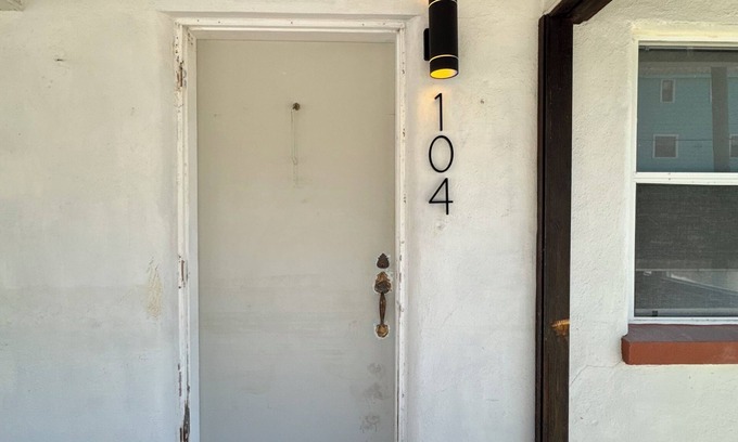 St. Pete Beach Apartment | Charming studio with WiFi and AC in delightful Treasure Island