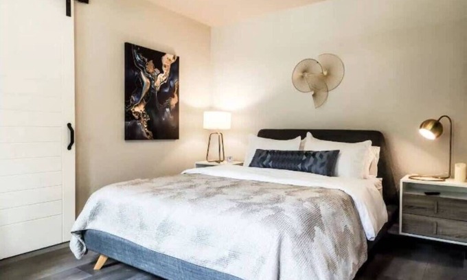 Southtown House | Charming Studio w/Deck & Garden