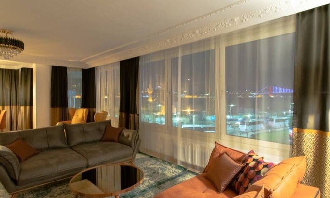 Uskudar Apartment | Charming Suite Bosphorus View
