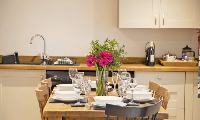 Carsington House | Charming three-bedroom, Dog-Friendly cottage on the Stainsborough Hall Estate