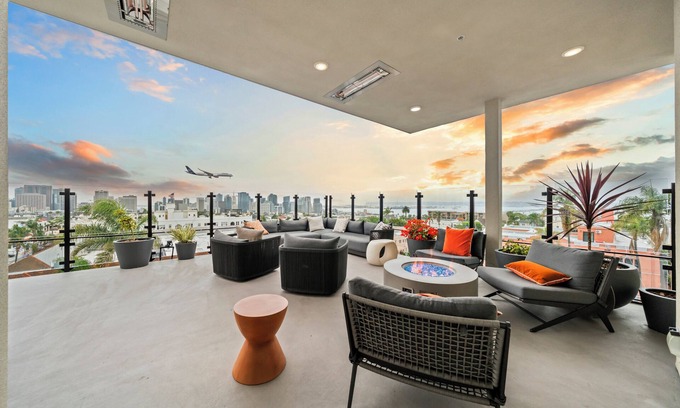Bankers Hill Apartment | Charming Top Floor Gem City Ocean Views in fabulous Bankers Hill, San Diego