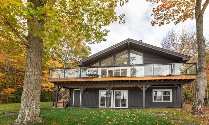 Muskoka Lakes Cottage | Charming Topaz in Muskoka