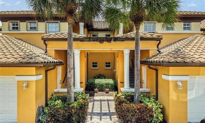 Parkland House | Charming townhome 3BR - Gated, Trails, Pool & Balcony, Resort Style Location.