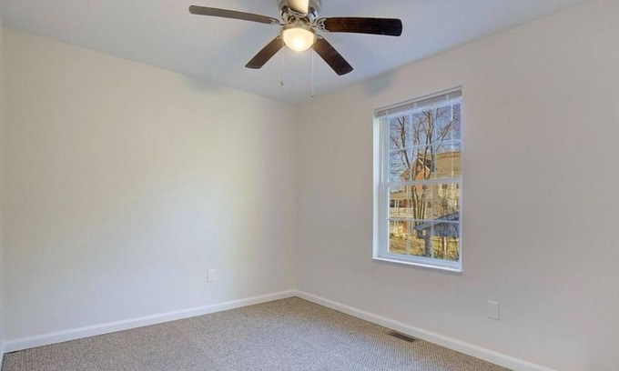 Historic District House | Charming townhome with AC and WiFi in delightful Annapolis