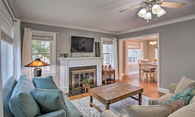 Tulsa House | Charming Tulsa Bungalow with Furnished Deck!