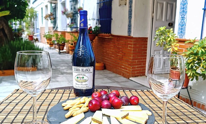 Triana Apartment | Charming, typical and picturesque neighborhood courtyard, TRIANA