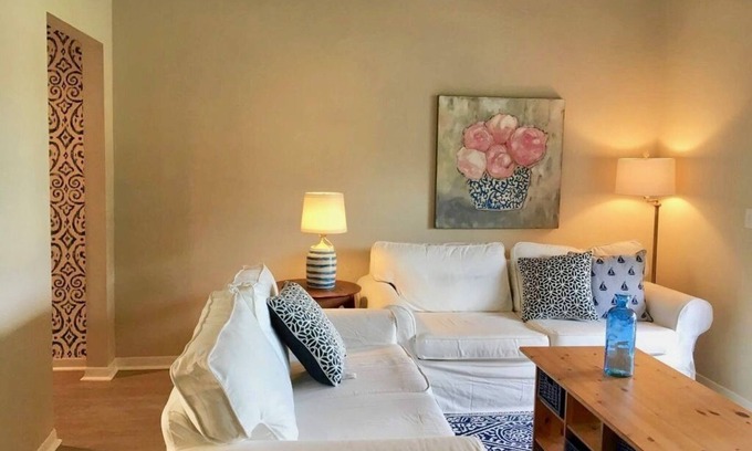 Fernandina Beach Condo | Charming Updated Extended Stay Condo 2 Blocks to Beach w Common Pool/Pickle Ball