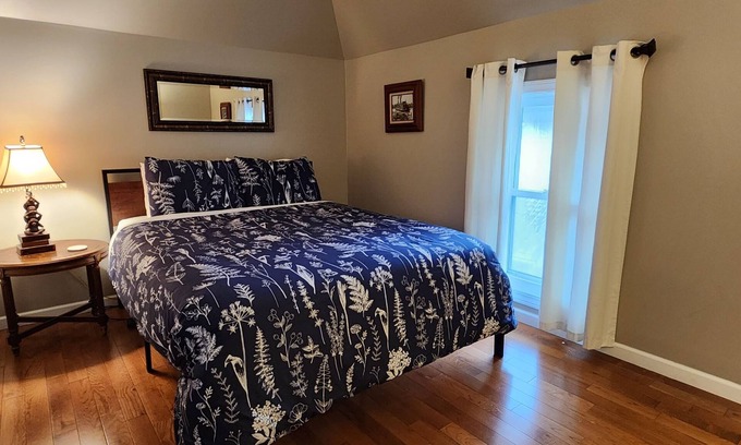 Huntley House | Charming Updated 1920s by the Square!
