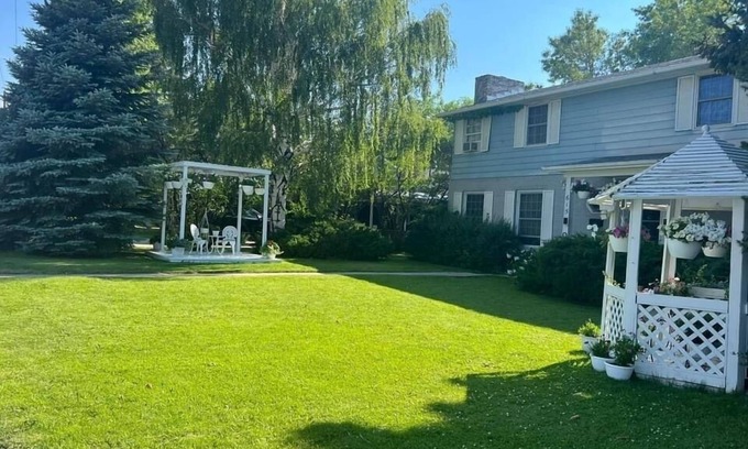 Cody House | Charming Victorian-Style Guest House