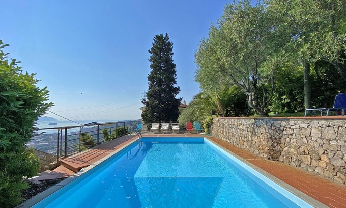 La Spezia Villa | Charming Villa 12 pax with private pool free WiFi sea view near Cinque Terre