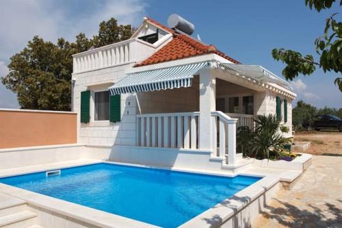 Pucisca Villa | Charming Villa in Pučišća + Pool