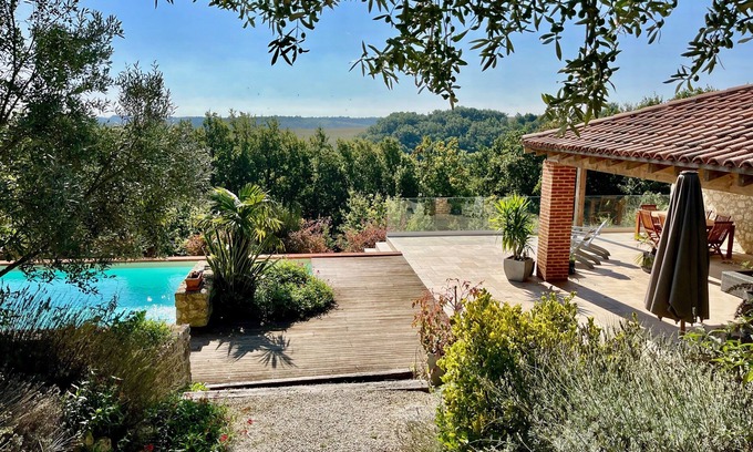 Castin Villa | Charming villa, swimming pool, superb view of the Pyrenees and the Gers countryside