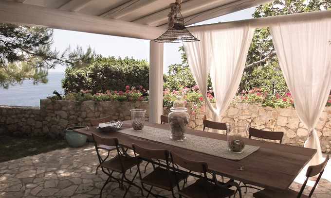 Castro Marina Villa | Charming villa with garden and panoramic sea view