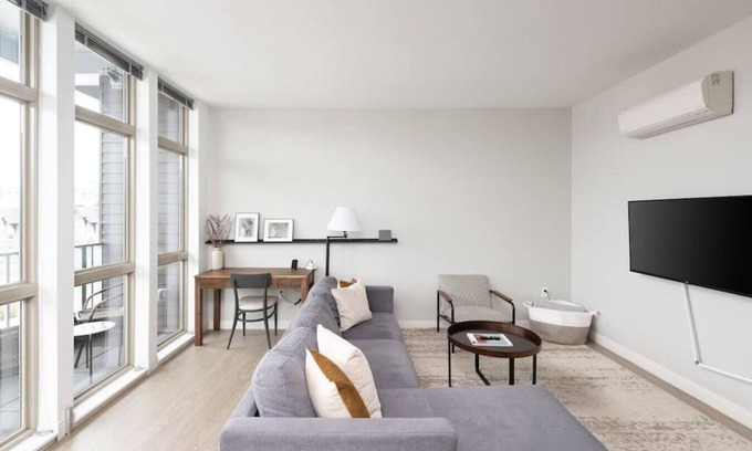 Fifth Ward Apartment | Charming Walker's Point Apt with Balcony