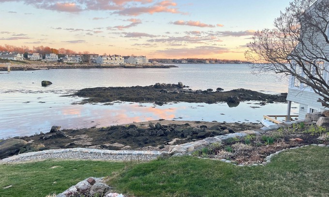 Gloucester Apartment | Charming Waterfront 1 bedroom apartment in wonderful E. Gloucester with WiFi, AC