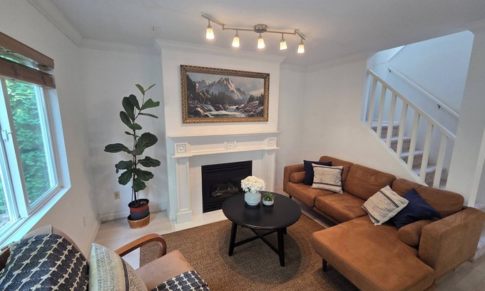 Yorkson House | Charming Whole House in Willoughby