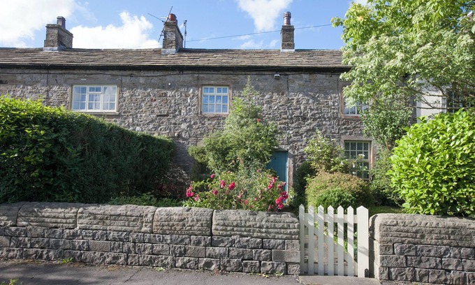 Skipton House | Charming Yorkshire Dales Cottage sleeping 4 guests with access to an award winning wellbeing resort.