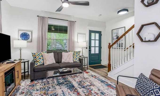 Kansas City House | Chase House on Forest · Renovated 2 BR Home | Long term welcomed | Midtown