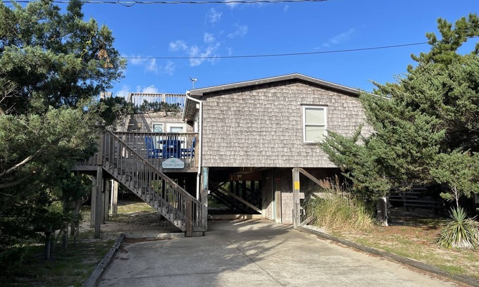 Hatteras Cottage | Chasing Sunsets Dog-friendly home w/deck and ocean view