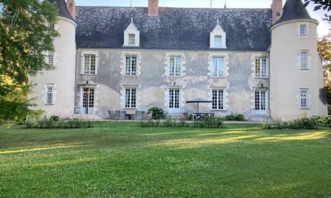 Artannes-sur-Indre House | Château des Archevêques in the heart of a village