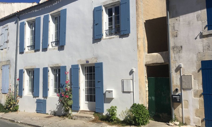 Le Chateau-d'Oleron House | Chateau Doleron, Intra-muros, house with garden, 300m from beach and market