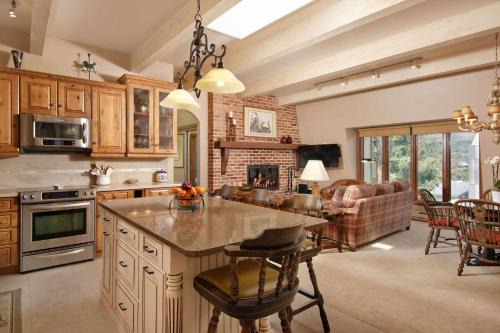 Aspen House | Chateau DuMont 17