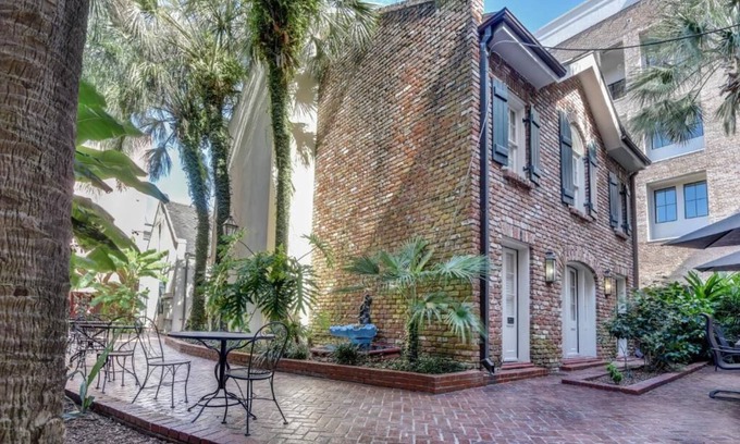 French Quarter Hotel | Chateau Orleans