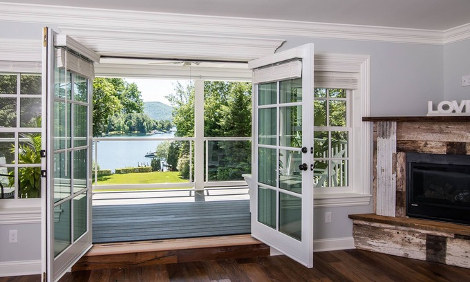Bolton Landing House | Chateau Rooms