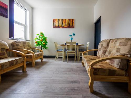 Stoke-on-Trent House | Chatham Lodge Double Room 4