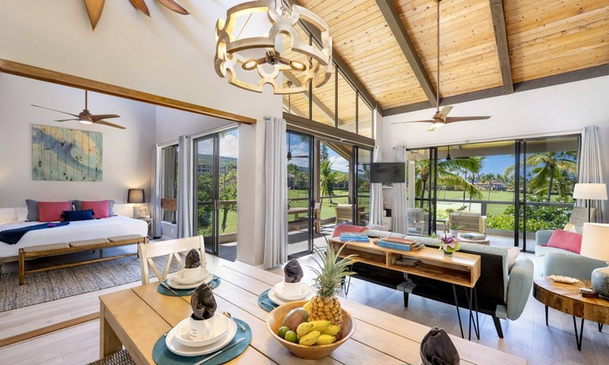 Kailua-Kona Condo | CheCa Hale: Gorgeous Top Floor Corner Unit, With AC