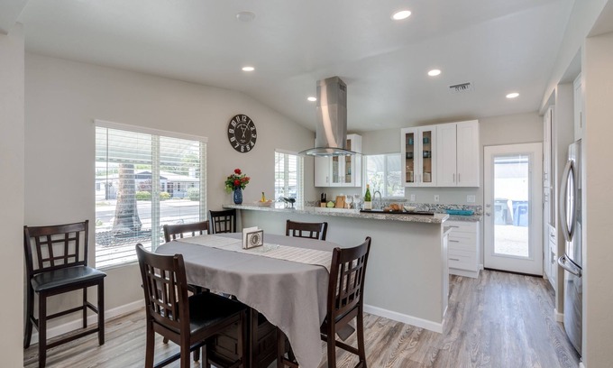 Poets Square House | Checkout our summer special rates!