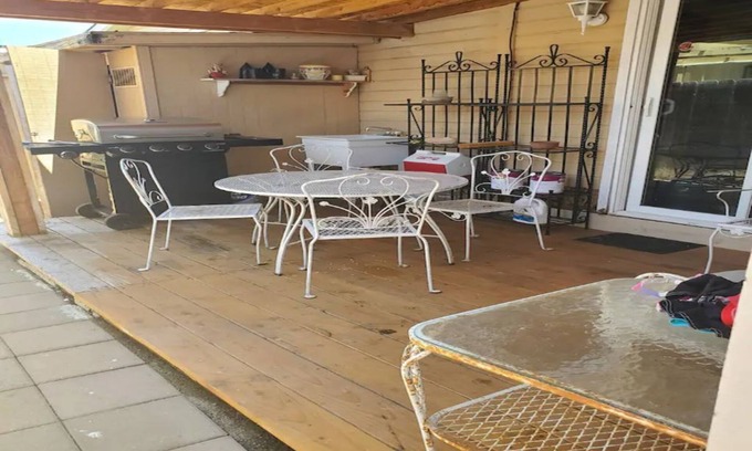 Townsite Cottage | Cheerful,1 bd home + pool, SCUBA equip, walk to beach