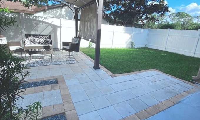 Spring Hill House | Cheerful 1 bedroom guest suite with pool and yard