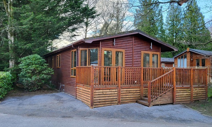 Troutbeck Bridge Cabin | Cheerful 3 bedroom Lodge At White cross Bay Windermere