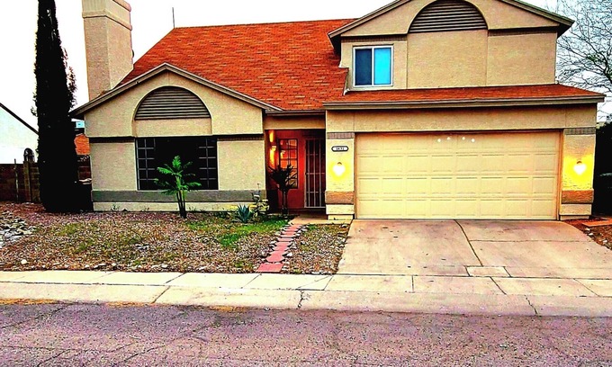 Tucson House | Cheerful 3 bedroom house with a beautiful backyard