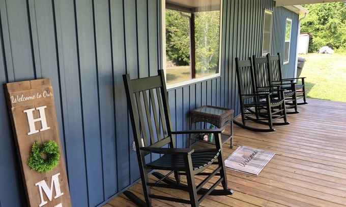 Dandridge House | Cheerful 4-Bedroom In Beautiful Dandridge