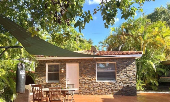 Morningside Cottage | Cheerful and charming cottage with free parking
