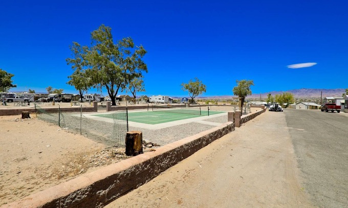 Lake Havasu City Cabin | Cheerful cabin on lake, Boat Launch, beach access by London Bridge