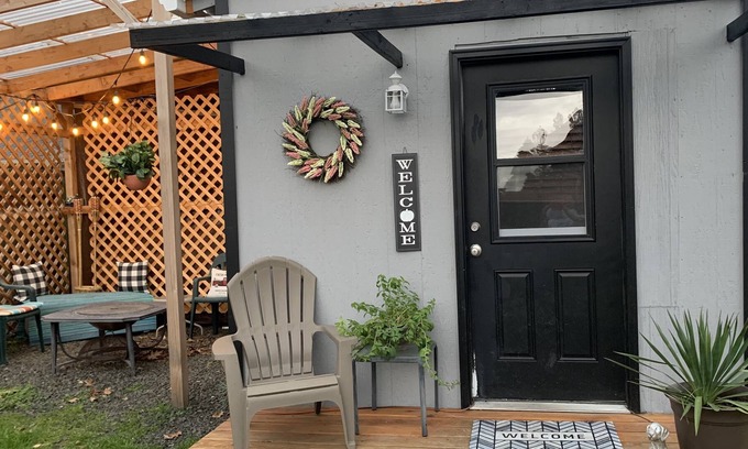Lowell Apartment | Cheerful, cozy TINY HOUSE, loft bedroom, walking distance to lake!