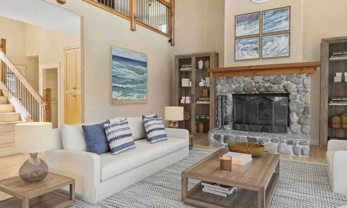 Ashland Other | Cheerful farmhouse villa on 11 acres