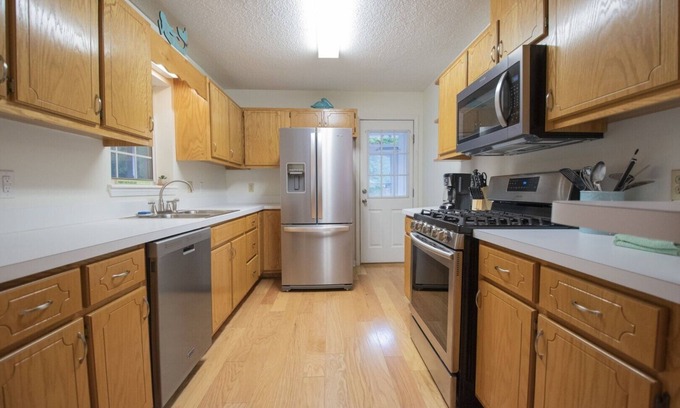 St. Marys House | Cheerful Red Brick Cottage in Downtown St. Marys!
