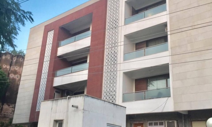 Gopalbari Apartment | Cheerful, Spacious Private Apt in ★ location