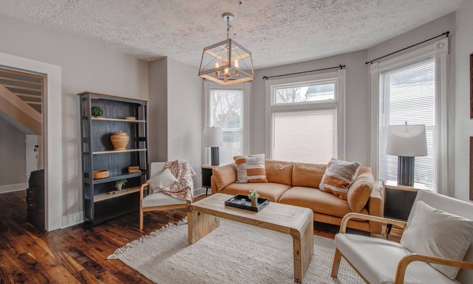 Benson House | Cheery 3BR w 2 King Beds, Outdoor Dining, Fire Pit, Quiet, Fenced Yard, Central