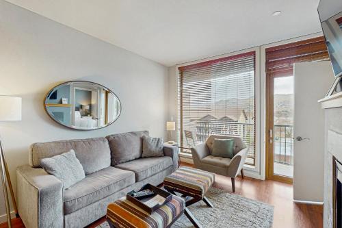 Chelan Apartment | Chelan Resort Suites - Lakeside Serenity #309