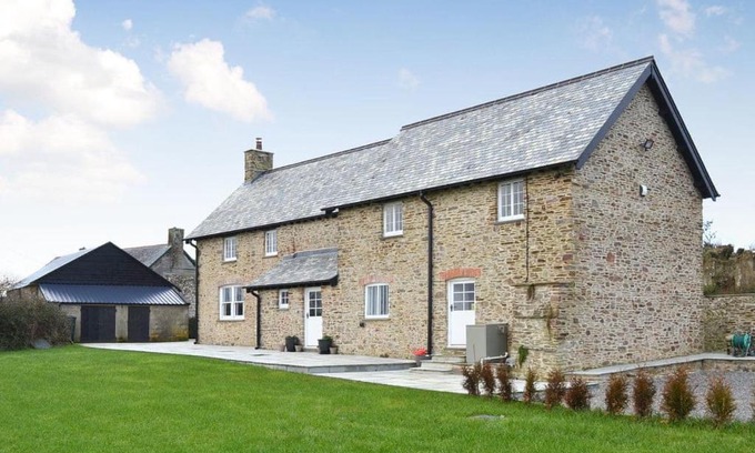 Barnstaple House | Chelfham Barton Manor