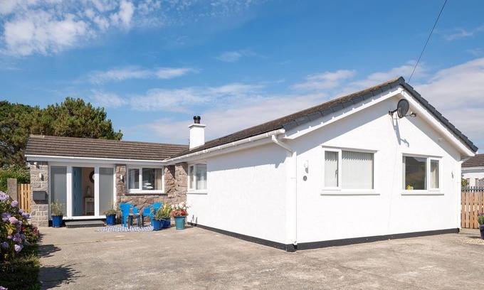 Rhosneigr House | Chelford: 3-Bed Home Near Rhosneigr Beach | Managed by Anglesey Holiday Letting